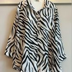 Ali Miles size Small zebra print button up in front lace up back long sl… Black Photo 0