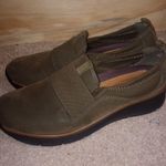 Baretraps Women's  Olive Green Comfy Garner 7.5 Slip-On Shoes Photo 0