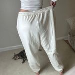 Fabletics : White Joggers Photo 1