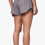 Lululemon  Hotty Hot Short II Sz 6 tall Heather Lux Photo 4