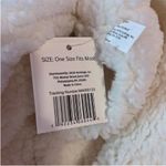 Cozy White Faux Fur Scarf Photo 1