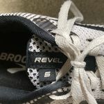 Brooks Revel 5 Running Sneakers Women’s Size 8.5 Gray Black Active Photo 3