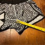Lululemon Shorts Women Sz 4 Black Blue Tracker 4 Way Stretch Ace Spot Print Photo 7
