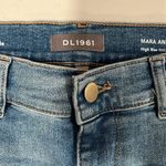 DL1961  Mara Ankle High Rise Instasculpt Straight Jeans Raw Hem Size 28 EUC Photo 8