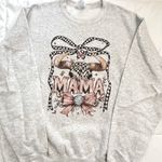 Gray Graphic Sweatshirt with western Style 'Mama' Design. Size L Size L Photo 0
