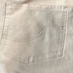Levi's Strauss Size 28 Plus Size White Mid-Rise Skinny Shorts. New With Tags. Photo 3