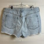 Old Navy Plus Size Lightwash Casual Distressed Denim High-Rise Shorts Size 18 Photo 3