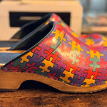 Sanita Autism Awareness clogs size 38. (7US) Blue Photo 0