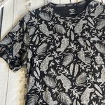 Old Navy • jungle tiger leaf print T-shirt with chest pocket Photo 2