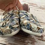 Toms BUTTERFLY COMFORT SLIP ON SHOES Photo 1