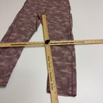 Athleta  Leggings Womens Large Tall Pink Camo Ultimate Stash Pocket Texture Capri Photo 9