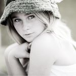 None Vintage green wool hat with gold brooches Photo 3