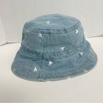 American Eagle Bucket Hat Denim Embroidered Hearts Light Wash Blue White Photo 4