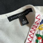 Signature Studio White Cold Shoulder Top With Floral Embroidery   Size Small Photo 1