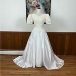 Beautiful Vintage 1980s/90s Wedding Gown! White Size 10 Photo 2