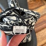 Sanuk  Sandals. Size 8. Photo 2