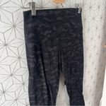 Lululemon Align Crop *21"
Sequoia Camo Print Deep Coal Black Photo 5