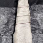 Lululemon women 2 textured Capri leggings grey & black Photo 2