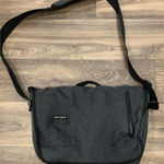 Swiss Gear Messenger / Laptop Bag. Adjustable strap Shoulder Pad Gray Photo 0