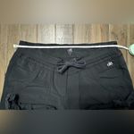 Alo Yoga Women’s Cool Fit Cropped Drawstring Cargo Pants - Medium - Black Photo 8