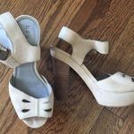 Hinge Nude Heels 6.5 Photo 0