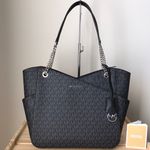 Michael Kors Set Photo 13