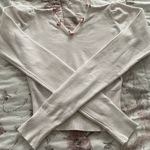 White Little Roses On V Photo 7