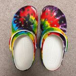 Crocs Rainbow Tie Dye Photo 0