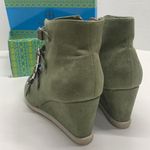 Hot in Hollywood Hidden Wedge Suede Platform Sneaker Heels Sage Green Size 8 Green Photo 2