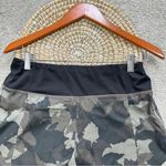 Athleta Women’s Run Free Printed Shorts 3.5” Mid Rise Lined in Green Camo Size S Photo 2