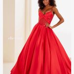 Ellie Wilde  Prom Dress Red Photo 4