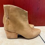 BEEK Women's honey brown leather Ankle Boots size 9 NWT Photo 1