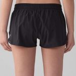 Lululemon  Hotty Hot Short II *2.5" Photo 2