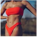 Good American "always fits better' Cheeky Bikini Bottoms Bright Poppy - S/M Photo 1