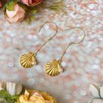 Gold Shell With Pearl Earrings Photo 0