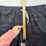 Vuori  Sz L Performance Joggers Pants DreamKnit Camo Dark Gray Soft Stretch Women Photo 7