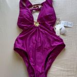 Sunshine 79 Sunshine Solids Keyhole V Photo 4