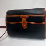 Dooney & Bourke 80’s Essex Navy & British Tan med size handbag w/ long strap Photo 12