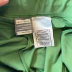 Nike Green  shorts  Photo 2