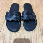 Cushionare Black Sandals with Sleek Design Photo 2