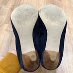B Makowsky B. MAKOWSKY | Navy Blue Suede Peep Toe Bow Stitch Stacked Heel Pump, Size 8M Photo 5