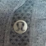 Lululemon  Women's Gray Scoop Neck Sleeveless Pullover Athletic Sports Tank Top S Photo 2