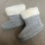 Women’s house shoes boots Small 6/7 Gray Photo 0