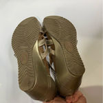 Earth Origins  Kingsley gold leather wedge sandals size‎ 7 Photo 6