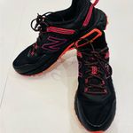 New Balance 410 V6 Trail Running Women's Sneakers in Black and Neon Pink size 10 Photo 6