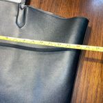 New woman’s black faux leather tote bag Photo 1