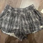 Vuori Black and white shorts Photo 0