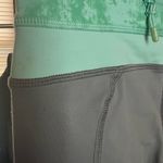 Lululemon grey green 3/4 pants yoga gym activewear Size 4 athleisure dance Photo 8