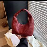 Elegant Woven Leather Handbag Photo 2
