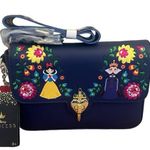 Lounge Fly Disney Snow White and the Seven Dwarves Folk Character Crossbody Bag Photo 0
